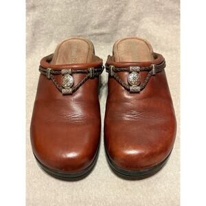 Minnetonka Size 8 Women’s Brown Leather Clogs Mules Slip Ons Shoes